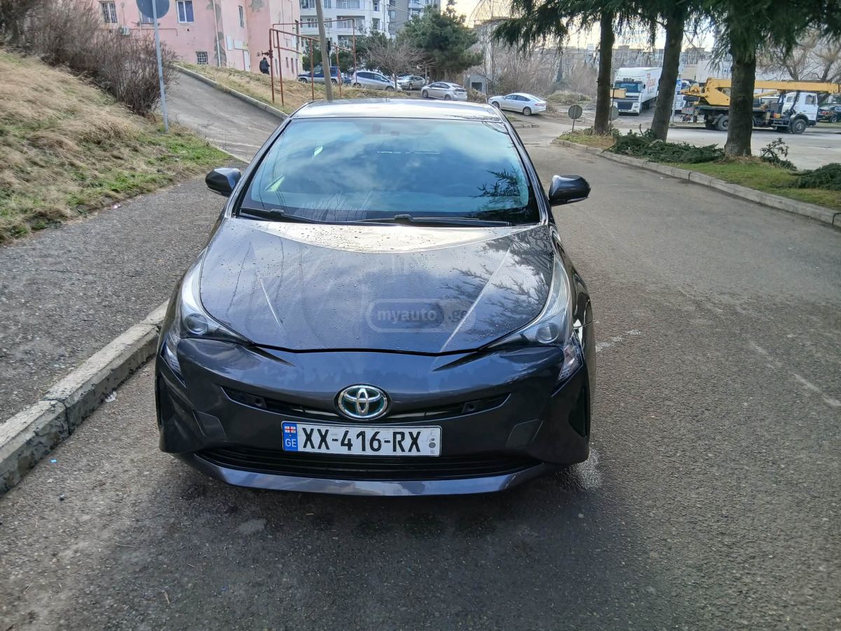 Toyota Prius - фото 1