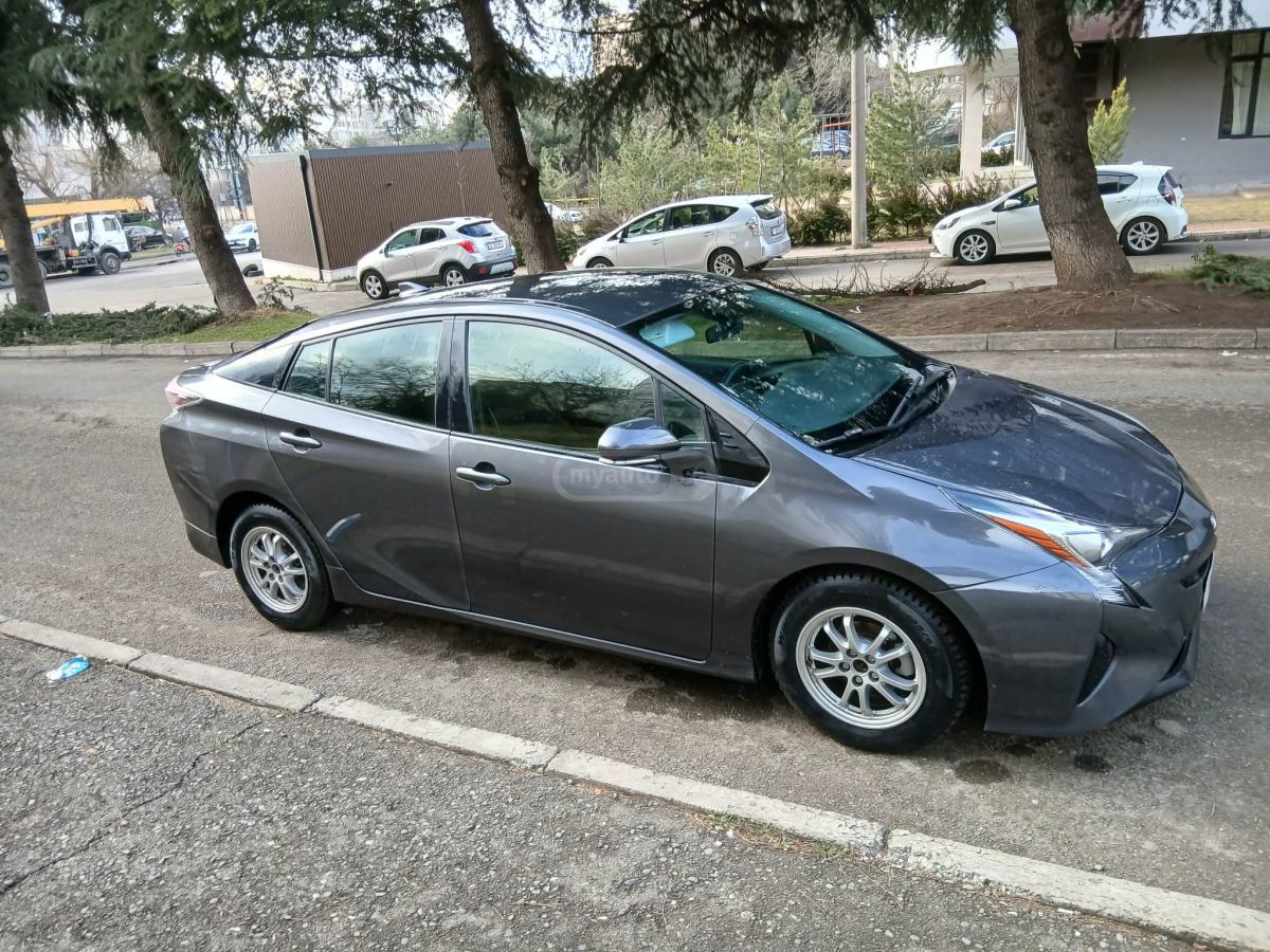 Toyota Prius - фото 2