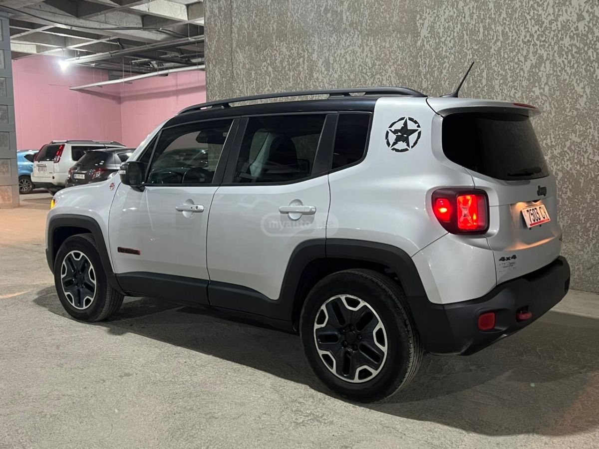 Jeep Renegade - фото 5