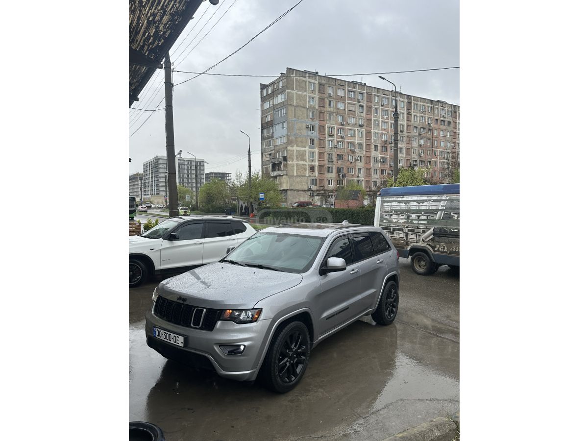 Jeep Grand Cherokee - фото 1