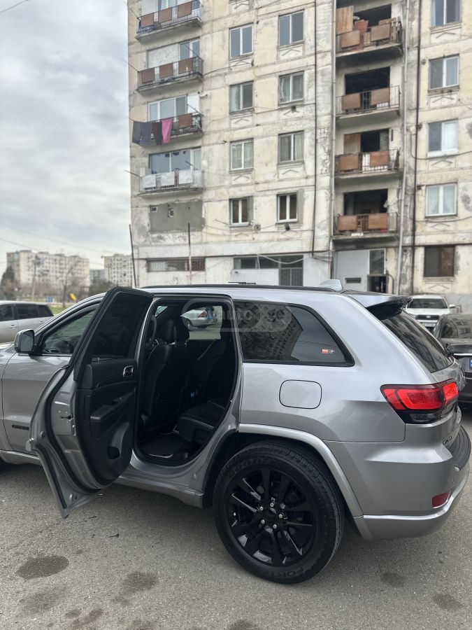 Jeep Grand Cherokee - фото 12