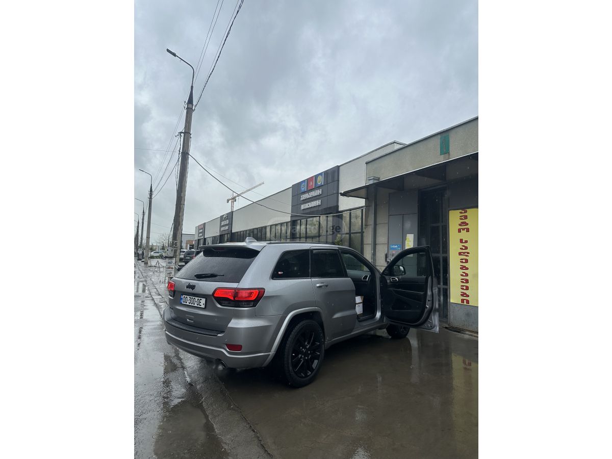 Jeep Grand Cherokee - фото 3