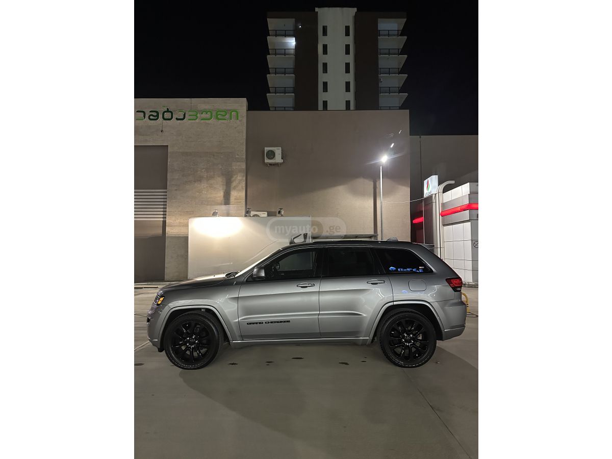 Jeep Grand Cherokee - фото 8