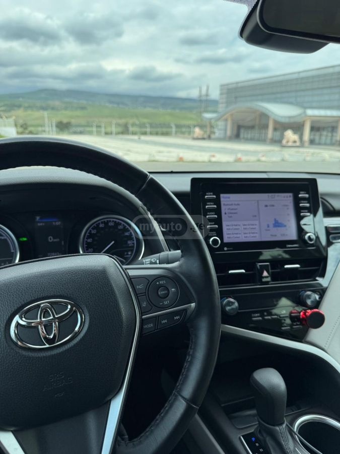 Toyota Camry - фото 1