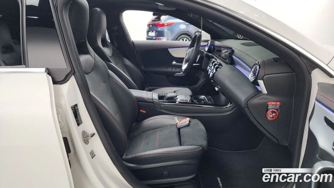 Mercedes-Benz CLA 35 AMG 2023 — миниатюра 11