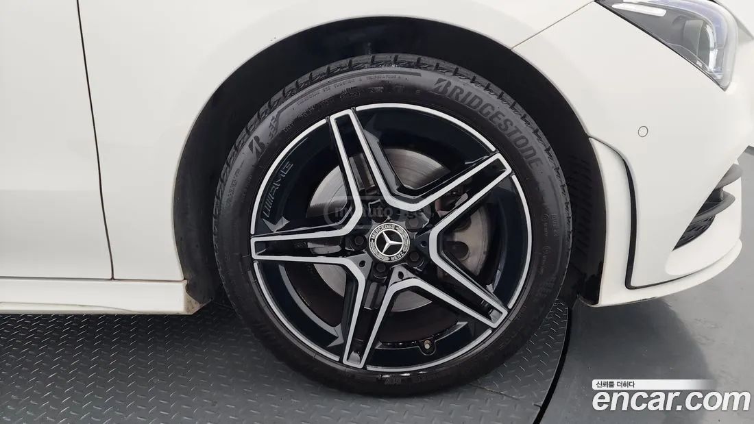 Mercedes-Benz CLA 35 AMG 2023 — миниатюра 5