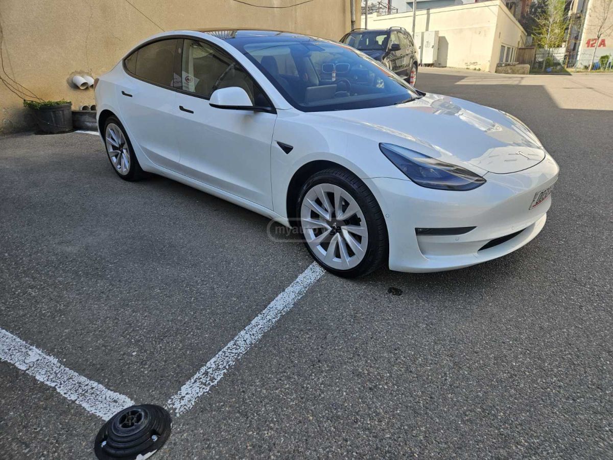 Tesla Model 3 - фото 1