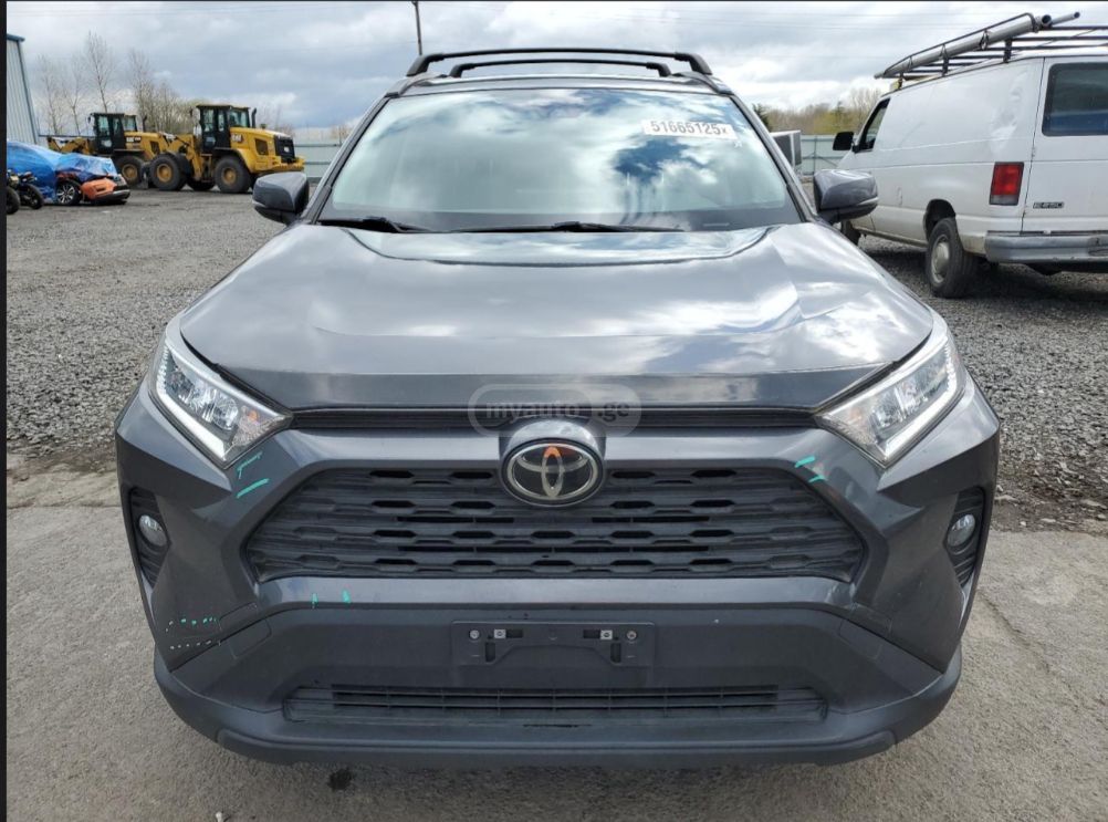 Toyota RAV 4 - фото 1