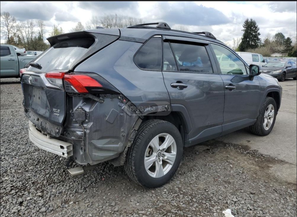 Toyota RAV 4 - фото 3