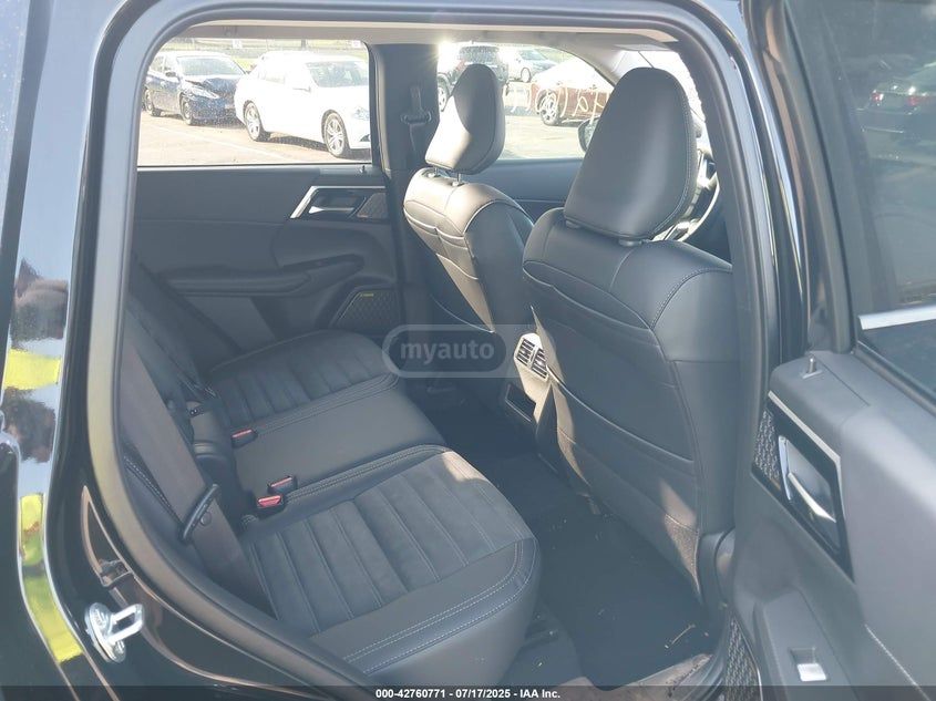 Mitsubishi Outlander 2025 — миниатюра 8