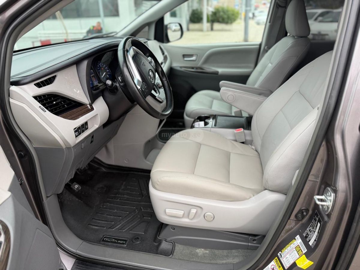 Toyota Sienna - фото 12