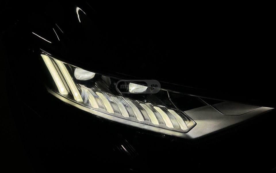 Audi Q8 - фото 9