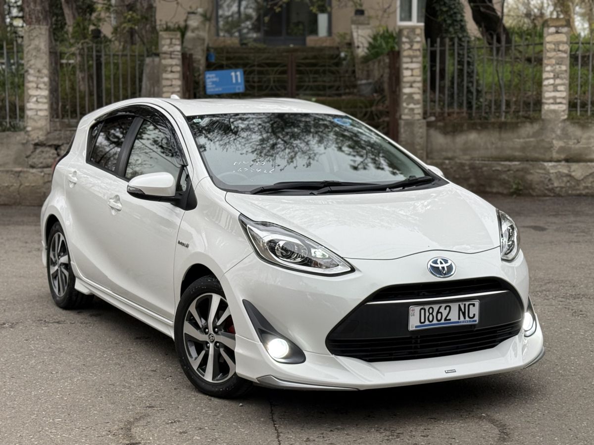 Toyota Aqua - фото 1