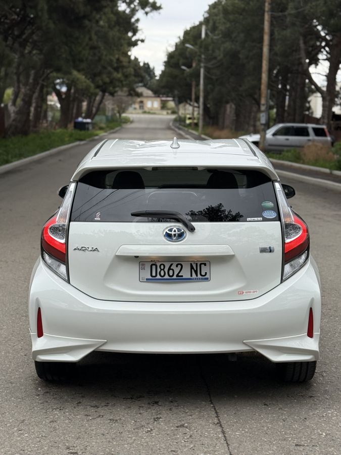 Toyota Aqua - фото 3