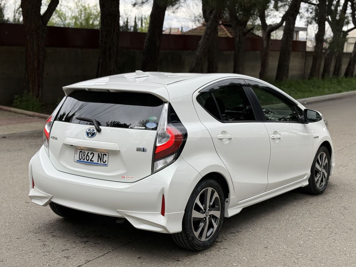Toyota Aqua - фото 4
