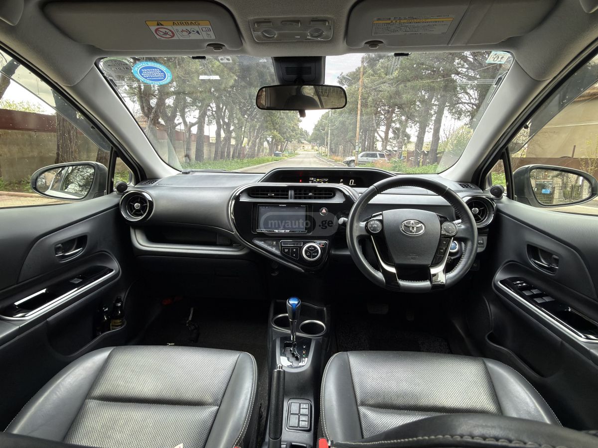 Toyota Aqua - фото 8