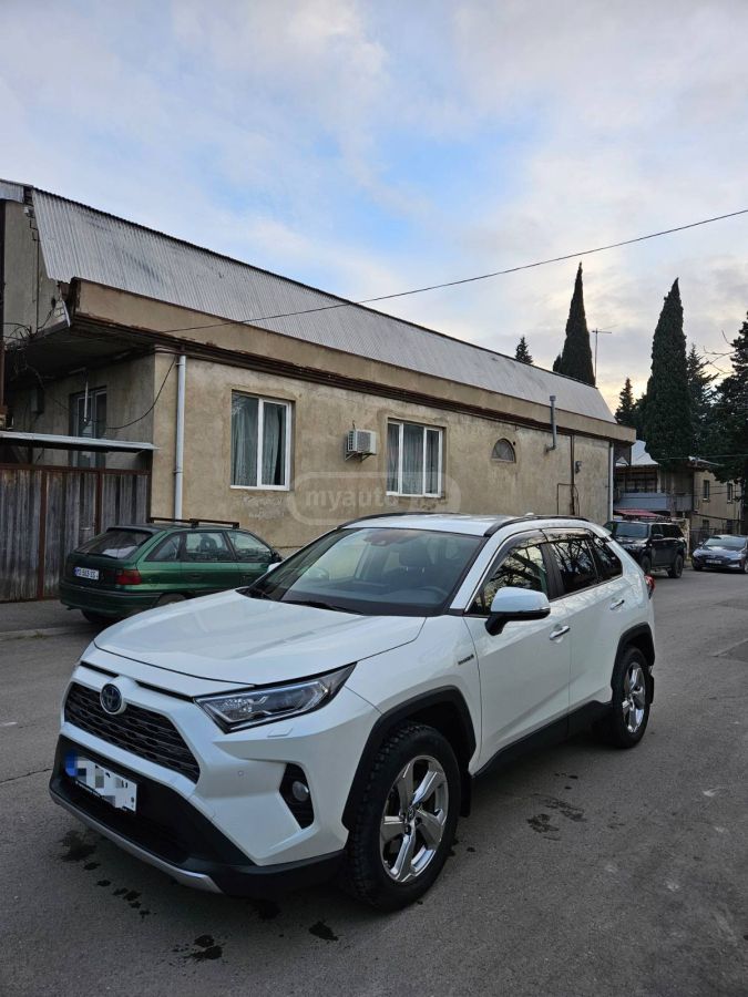 Toyota RAV 4 - фото 1