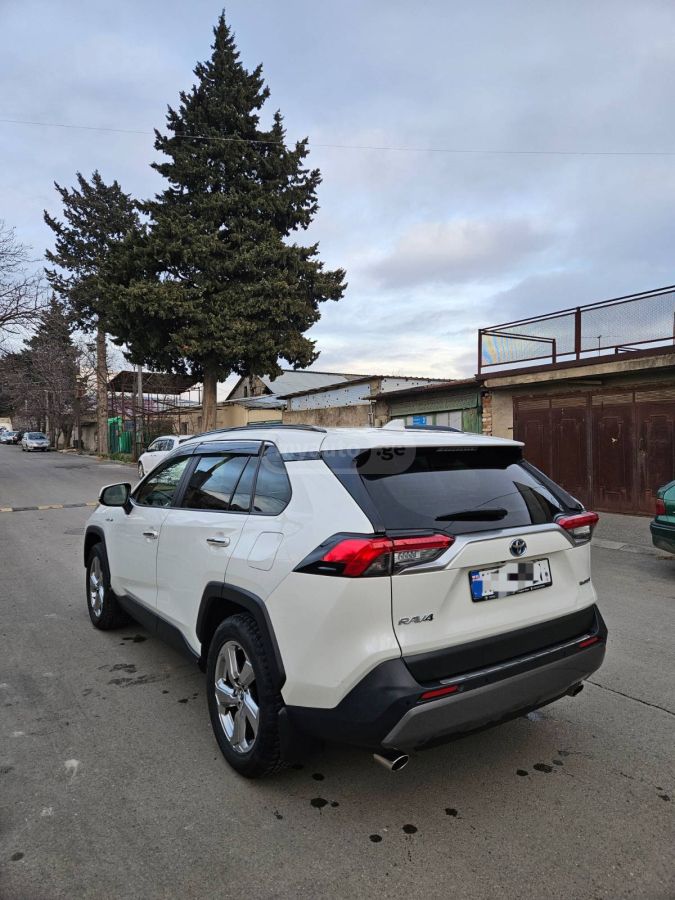 Toyota RAV 4 - фото 2