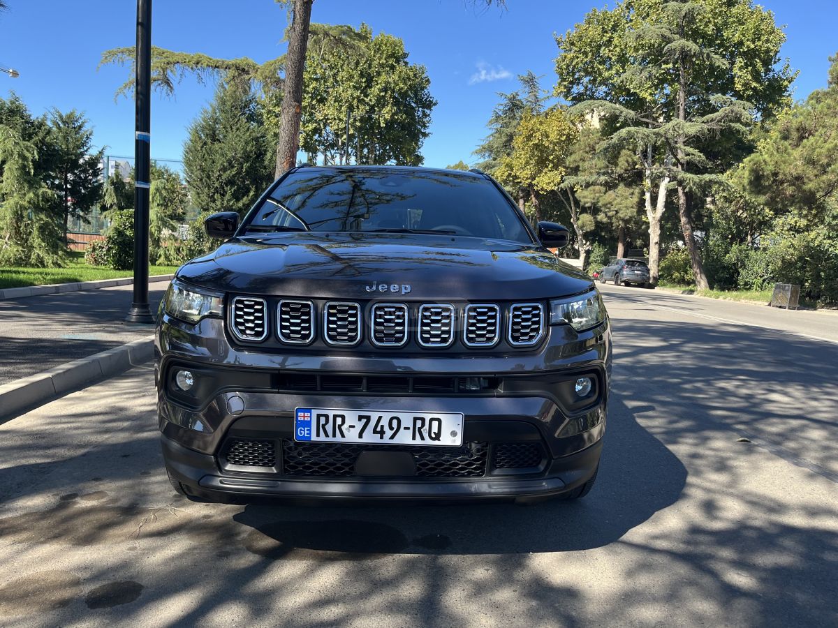 Jeep Latitude Lux 4dr 4x4 Automatic — миниатюра 1