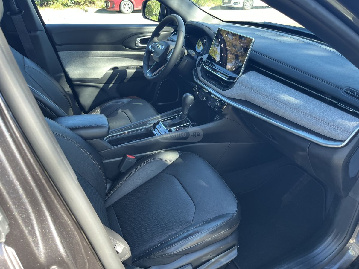 Jeep Latitude Lux 4dr 4x4 Automatic — миниатюра 10