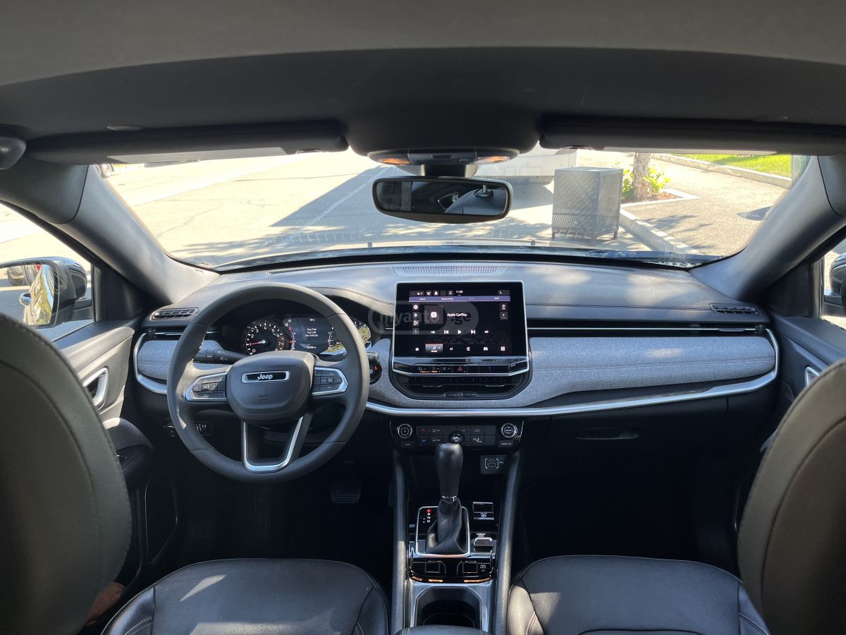 Jeep Latitude Lux 4dr 4x4 Automatic — миниатюра 11