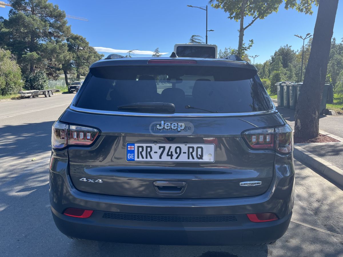 Jeep Latitude Lux 4dr 4x4 Automatic — миниатюра 2