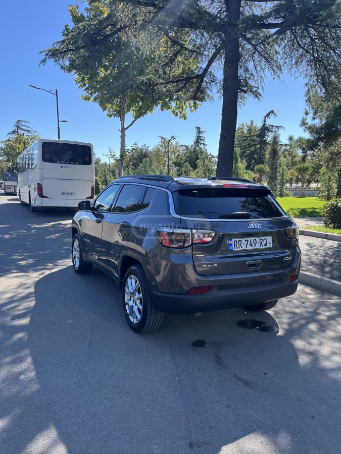 Jeep Latitude Lux 4dr 4x4 Automatic — миниатюра 5