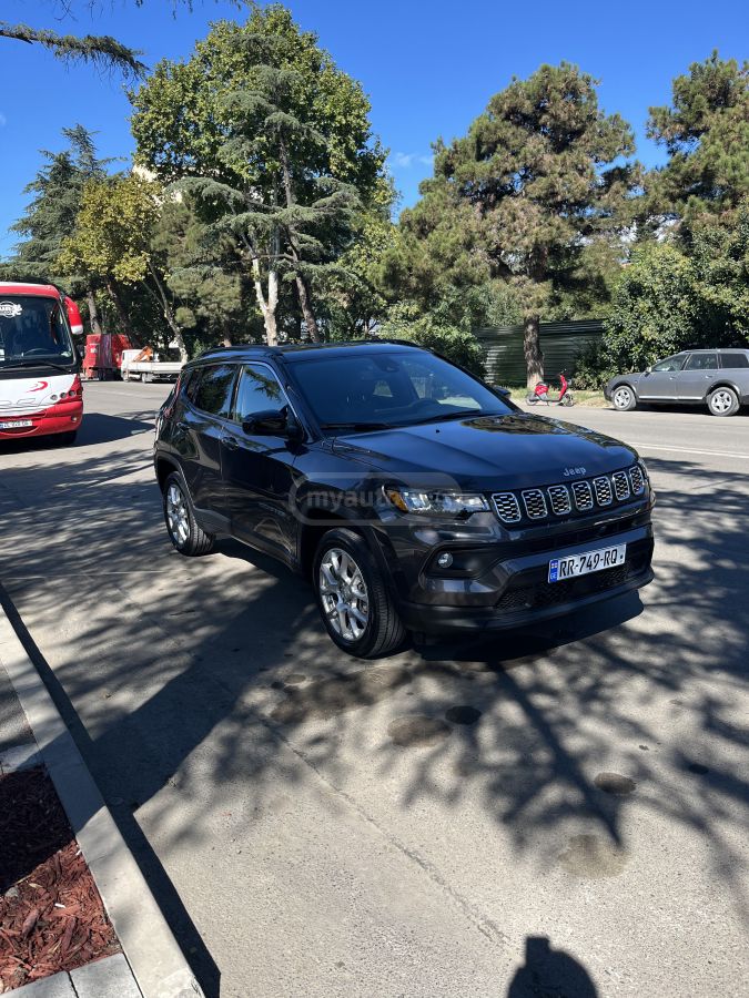 Jeep Latitude Lux 4dr 4x4 Automatic — миниатюра 6