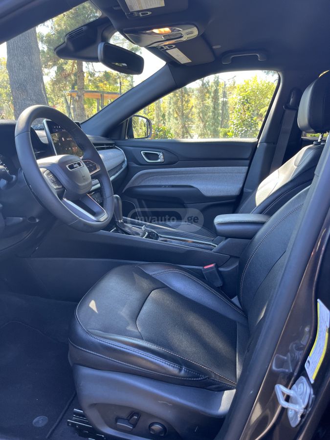 Jeep Latitude Lux 4dr 4x4 Automatic — миниатюра 7