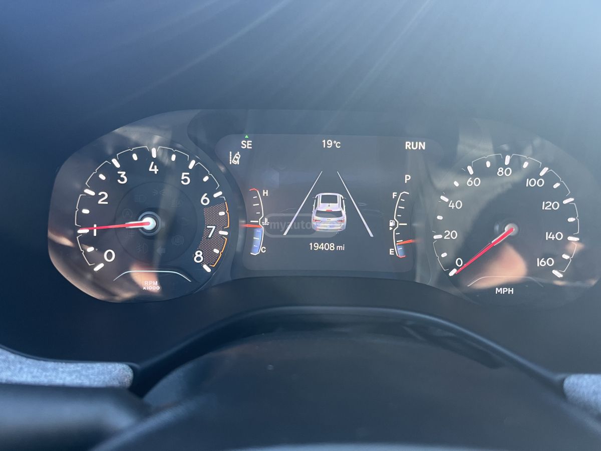 Jeep Latitude Lux 4dr 4x4 Automatic — миниатюра 9