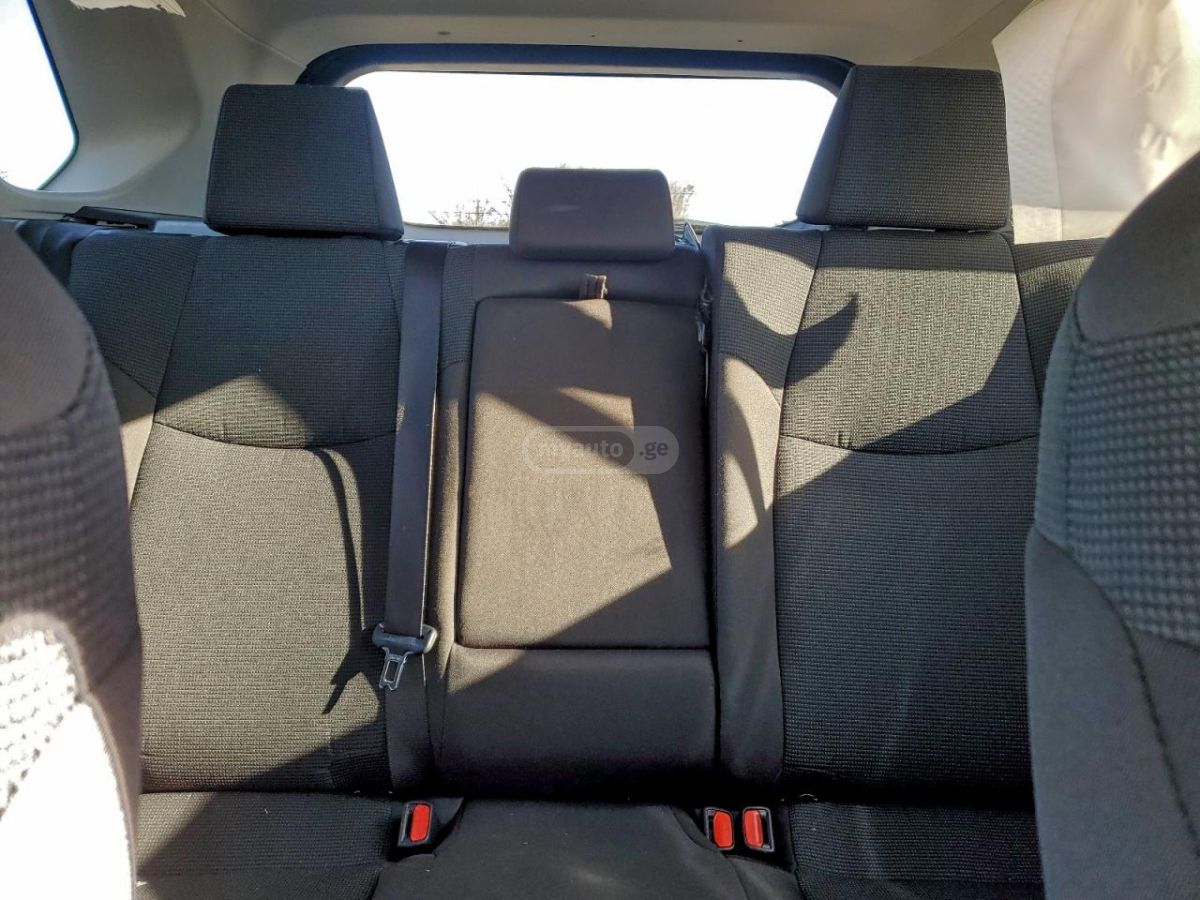 Toyota RAV 4 - фото 10