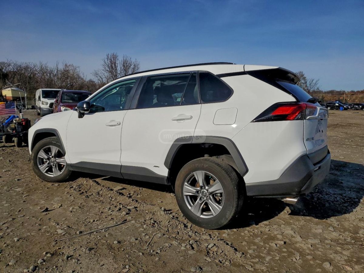 Toyota RAV 4 - фото 2