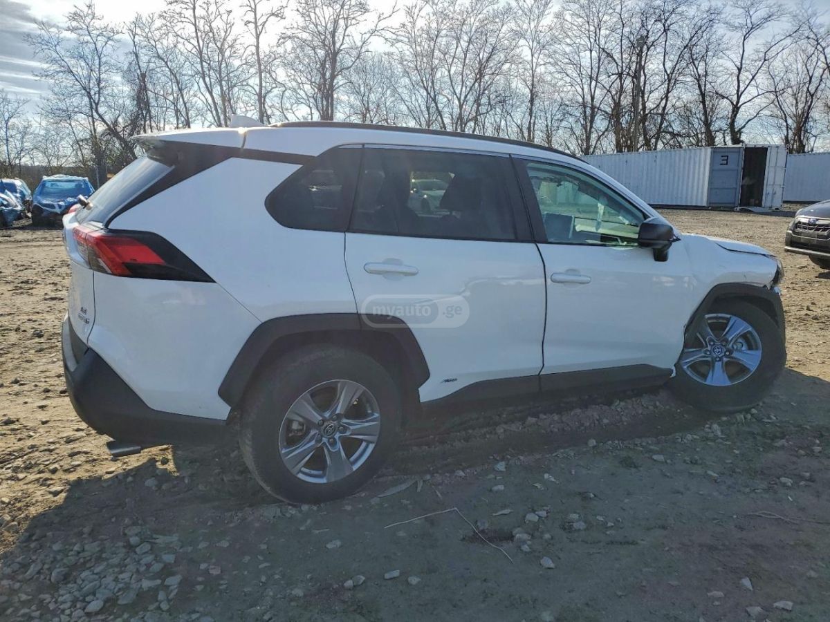 Toyota RAV 4 - фото 3