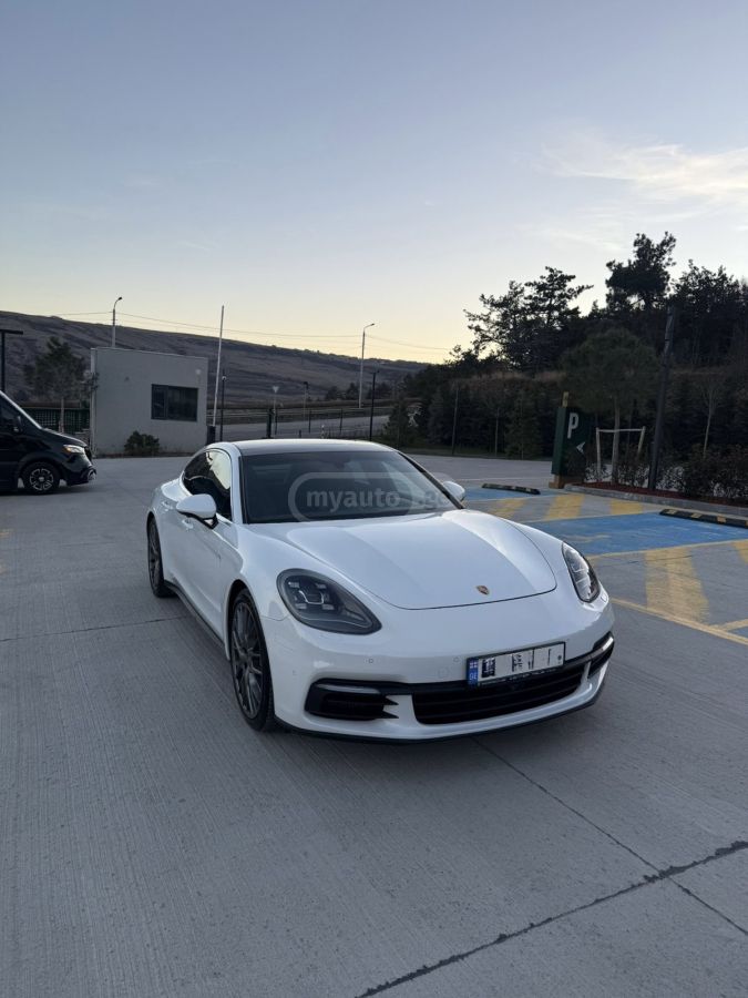 Porsche Panamera - фото 1