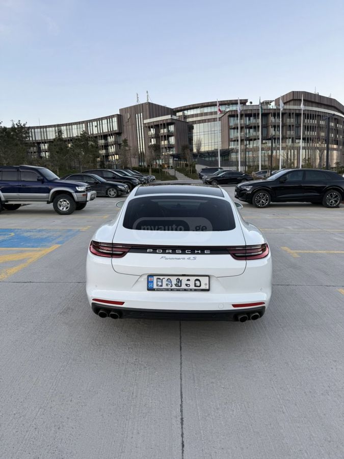 Porsche Panamera - фото 4