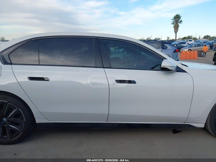 BMW 740 2024 — миниатюра 12