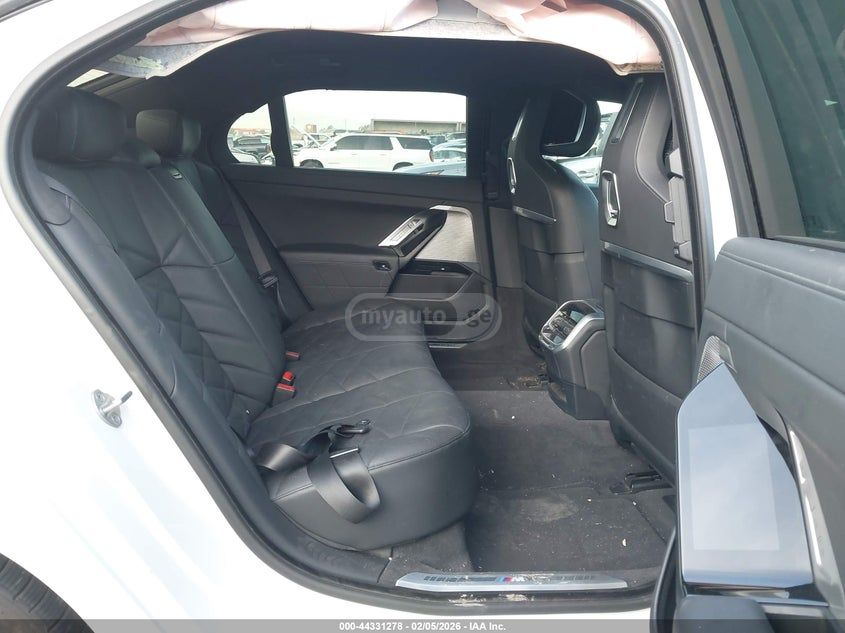 BMW 740 2024 — миниатюра 8