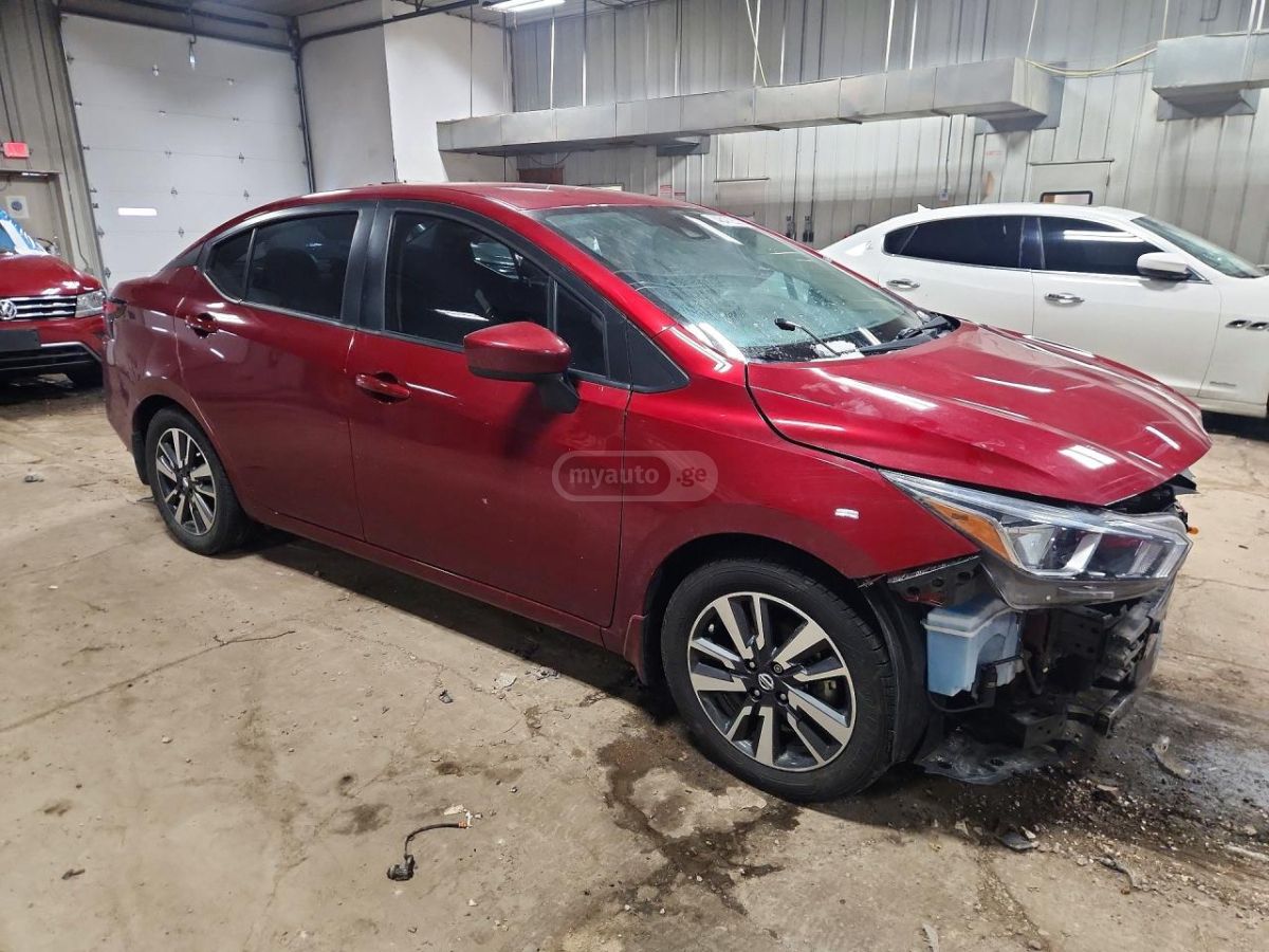 Nissan Versa - фото 1