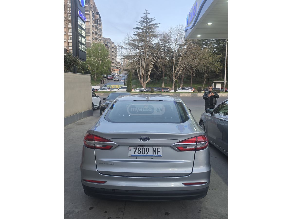 Ford Fusion - фото 2