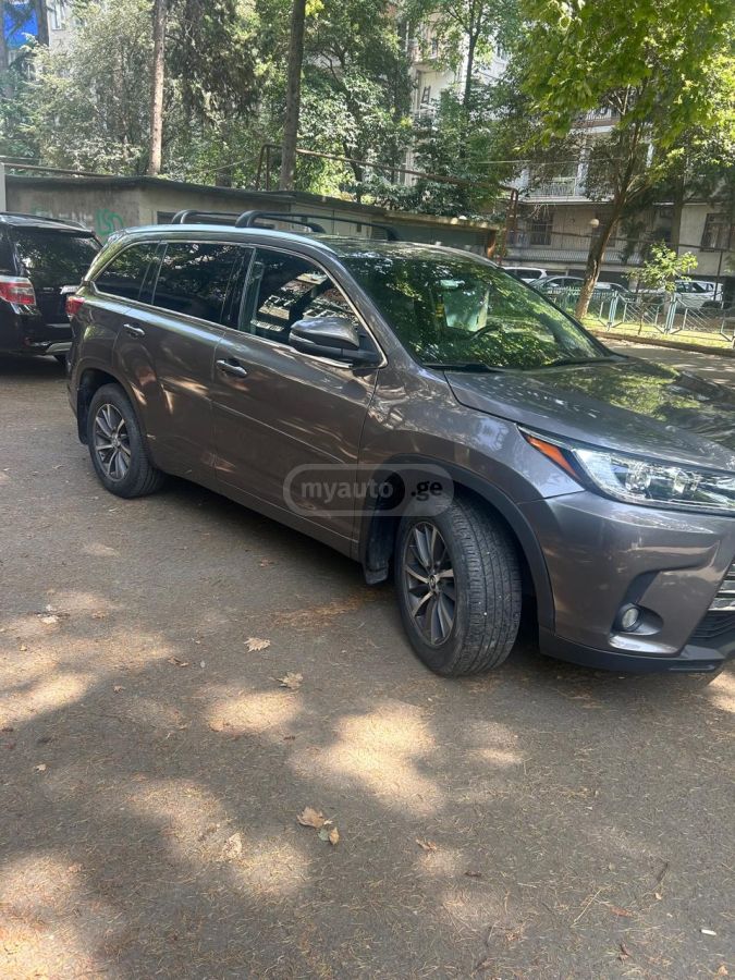 Toyota Highlander - фото 3