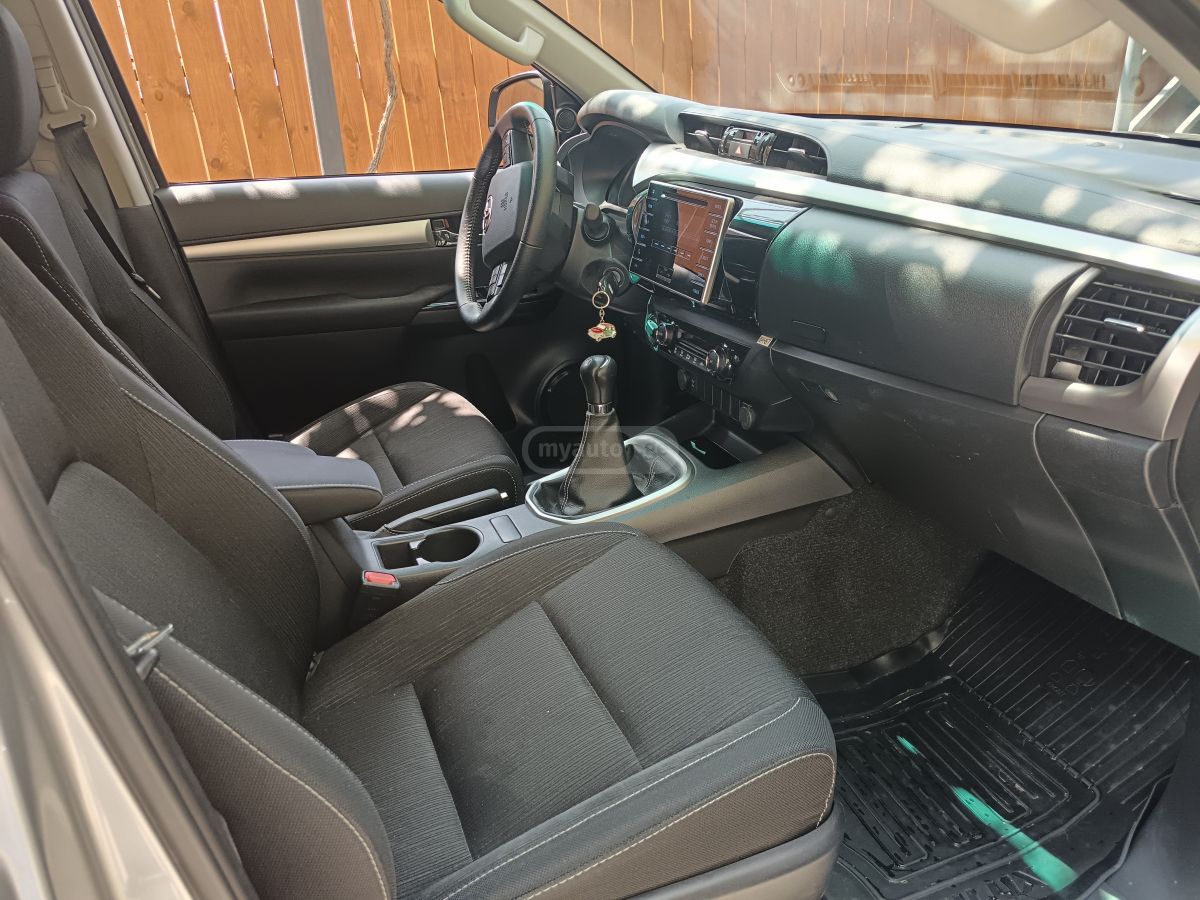 Toyota Hilux 2020 — миниатюра 6