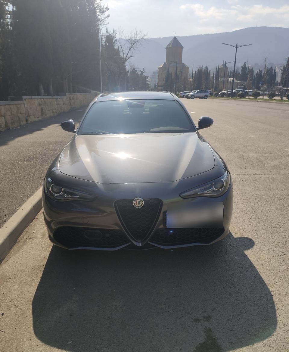 Alfa Romeo Giulia - фото 1