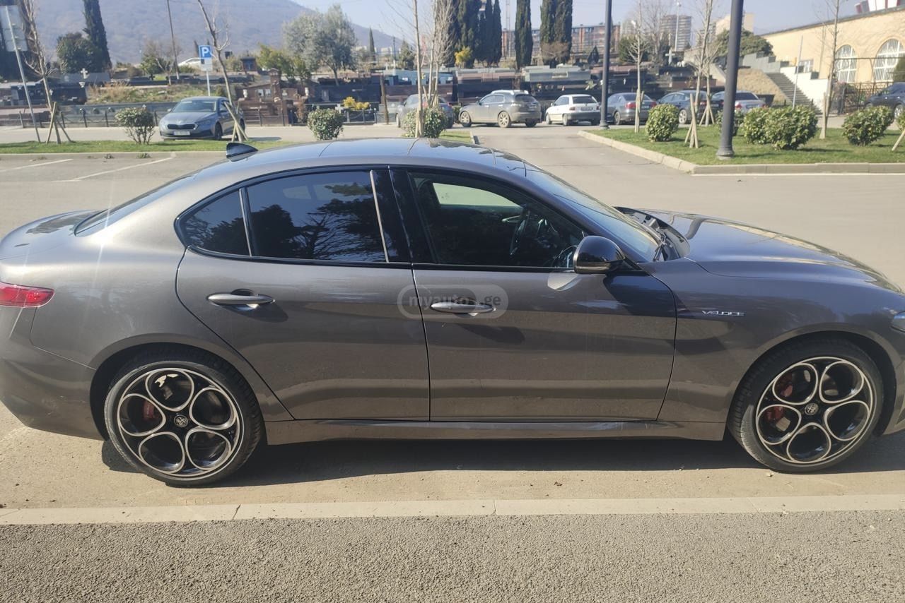 Alfa Romeo Giulia - фото 3