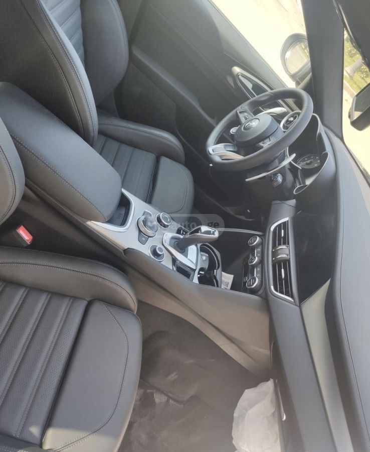 Alfa Romeo Giulia - фото 8