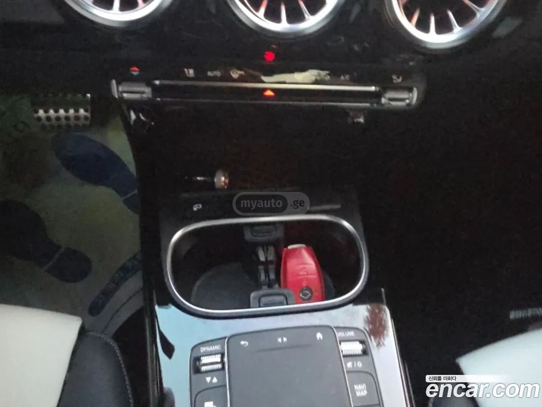 Mercedes-Benz CLA 45 AMG 2021 — миниатюра 9