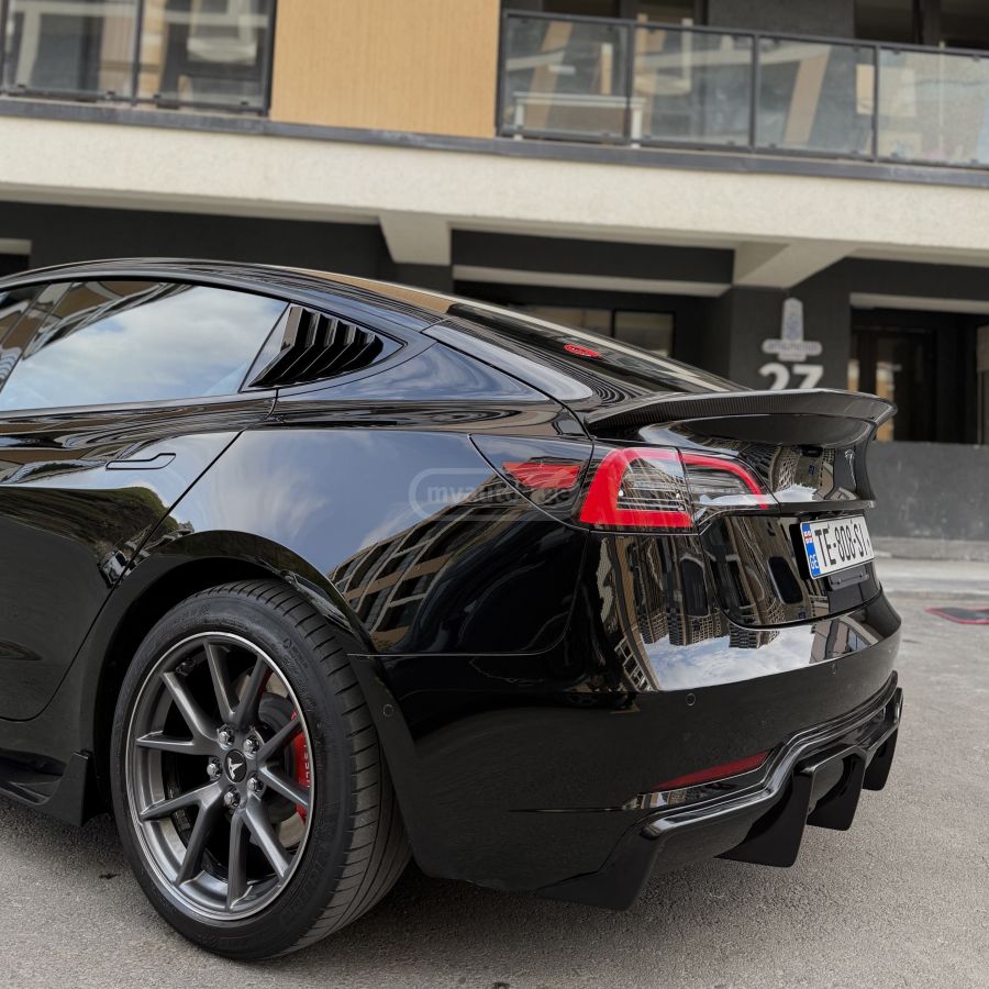 Tesla Model 3 - фото 1