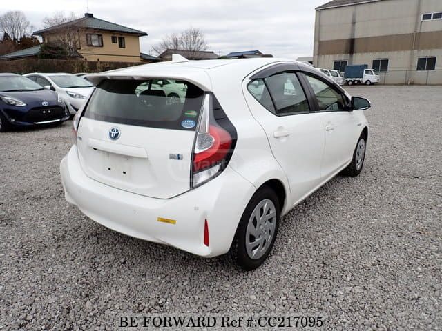 Toyota Aqua - фото 4