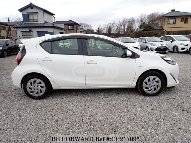 Toyota Aqua - фото 5