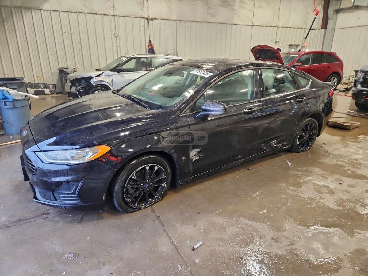 Ford Fusion - фото 1