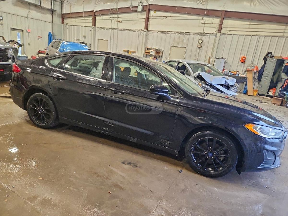 Ford Fusion - фото 4